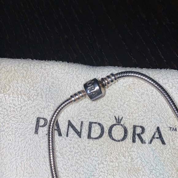 SOLD - Pandora charm bracelet - Picture 2 of 2